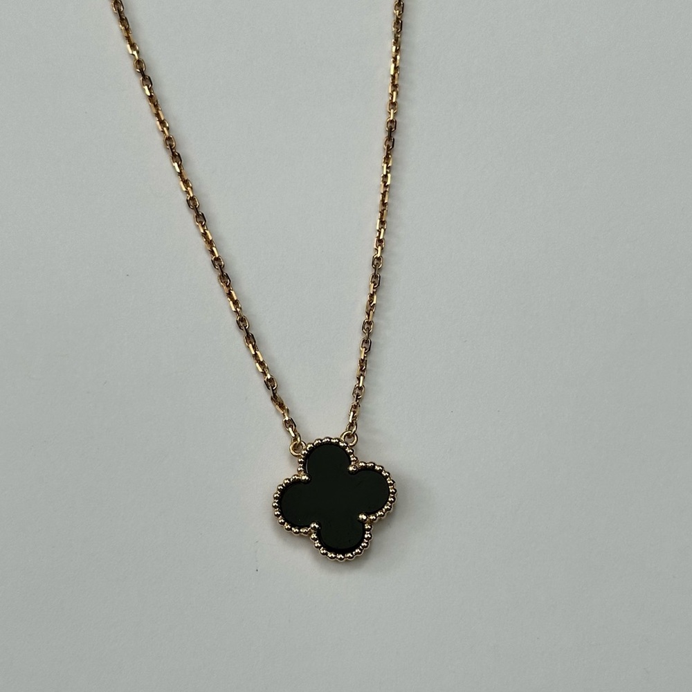 Van Cleef & Arpels Vintage Alhambra Pendant Necklace 18K Yellow Gold Onyx VCA